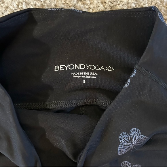 BEYOND YOGA Butterfly Shine High-Waisted Midi Leggings - Picture 5 of 7